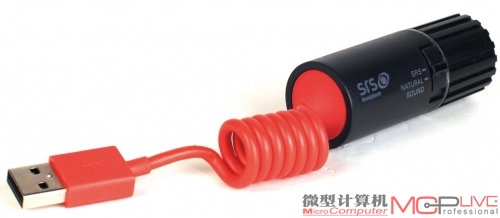 支持SRS音效的外置USB声卡，红色的弹簧线非常特别。