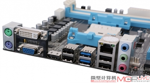 主板后置I/O包括有2个PS/2接口、2个USB 3.0接口、4个USB 2.0接口、1个RJ45网络接口、1个DVI接口、1个VGA接口、1个HDMI接口以及1组5.1声道音频接口。