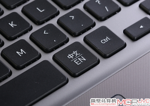 键盘上设置有一颗单独的中英文切换键，文字输入更方便。
