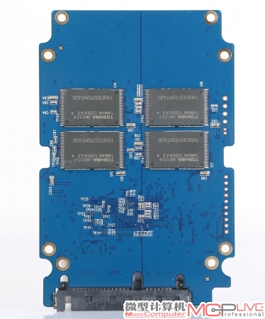 影驰Thunder GT 128 Pro SSD内部结构—由8 颗闪存颗粒、一颗JMF667H主控芯片，以及一颗256MB缓存组成。