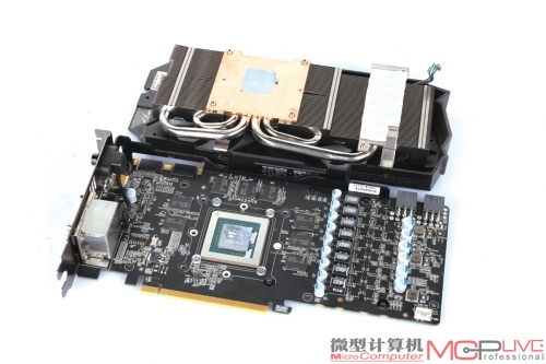 七彩虹iGame GTX 970烈焰战神U的PCB参考了公版GTX 980，并有所加强，散热也增强为双风扇搭配4热管底座的组合。