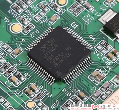 K95 RGB采用了三块按键编码芯片，如此可实现更大区域的按键无冲突且极大提高按键响应速度。在核心部分则使用的是Cortex-M0架构的ARM处理器，对键盘领域的应用来说性能还是足够强劲的。