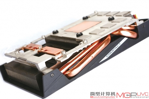 蓝宝R9 285 ITX散热器的亮点在于热管数量，2根8mm高性能热管加2根6mm热管，总量达到4根，堪比大尺寸高端显卡。