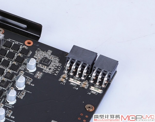 华硕龙骑士GTX 970显卡设计了8Pin+6Pin的外接供电。